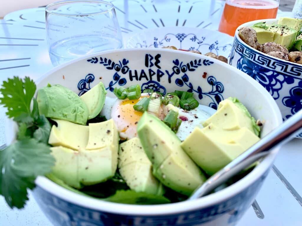 sliced green fruit on white and blue ceramic bowl