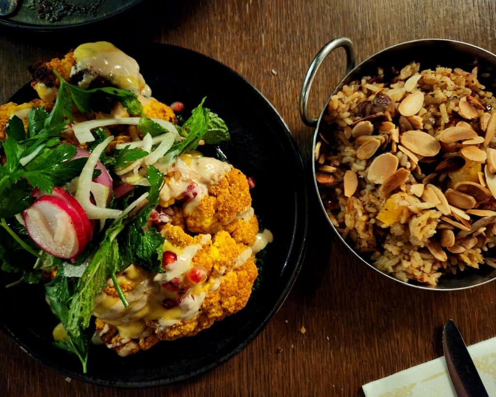 two plates of food on a wooden table Timing Your Meals